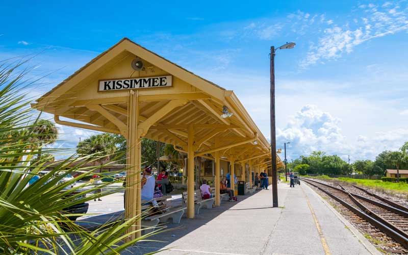 An image of a train platform in Kissimmee Florida