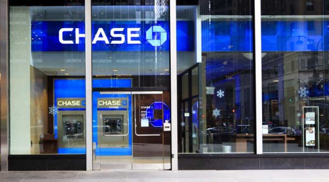 A chase bank brick and mortar storefront